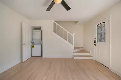 305 N Oak Cliff Boulevard, Dallas, TX 75208 - Photo 2
