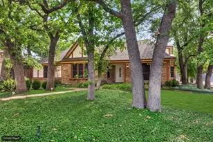 615 Country Green Ln, Arlington, TX 76011 - Photo 2