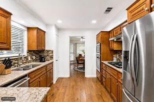 615 Country Green Ln, Arlington, TX 76011 - Photo 8