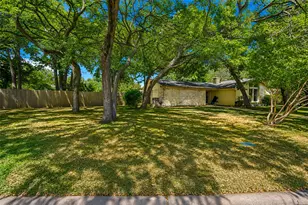 133 Oakhurst Dr, Bedford, TX 76022 - Photo 2