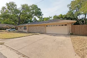 2401 Radcliffe Dr, Arlington, TX 76012 - Photo 24