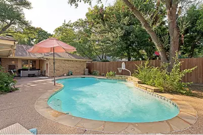2401 Radcliffe Drive, Arlington, TX 76012 - Photo 2