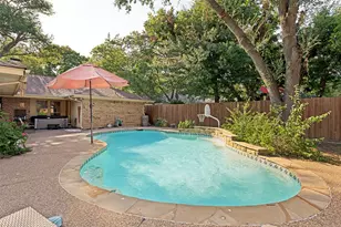 2401 Radcliffe Dr, Arlington, TX 76012 - Photo 2