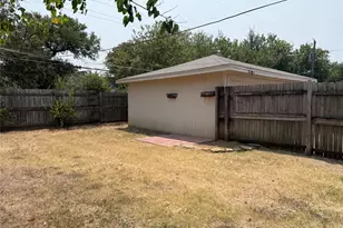 2507 Normont Cir, Fort Worth, TX 76103 - Photo 18