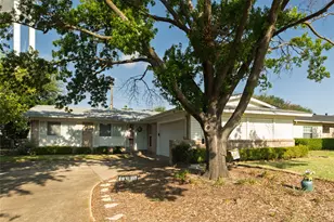 3605 Pleasant Run Rd, Irving, TX 75062 - Photo 2