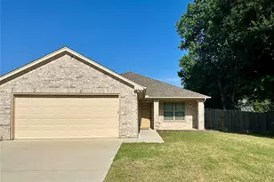 134 Dennis Dr, Azle, TX 76020 - Photo 1