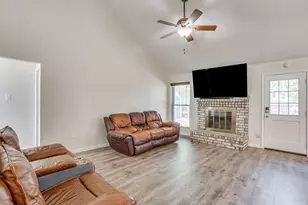 6411 Brooklawn Dr, Arlington, TX 76018 - Photo 6
