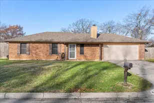 432 Post Oak Ln, Burleson, TX 76028 - Photo 2