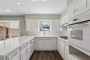 10146 Coveridge Dr, Dallas, TX 75238 - Photo 16