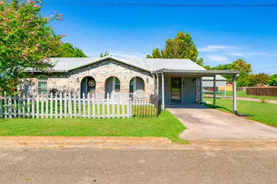 602 S Hall Street, Clarksville, TX 75426 - Photo 1