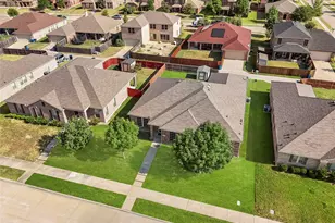 741 Jewelflower Dr, DeSoto, TX 75115 - Photo 2