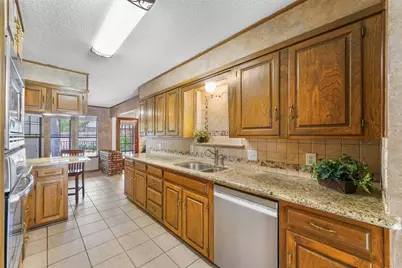 2323 Brookside Drive, Arlington, TX 76012 - Photo 10