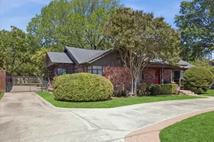 3808 Trail Lake Dr, Fort Worth, TX 76109 - Photo 2