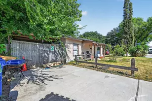 1407 N Main St, Carrollton, TX 75006 - Photo 2
