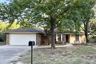 713 Owens Dr, Crowley, TX 76036 - Photo 2