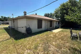 1306 Berry Dr, Cleburne, TX 76033 - Photo 2