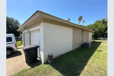 1306 Berry Drive, Cleburne, TX 76033 - Photo 8