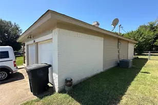 1306 Berry Dr, Cleburne, TX 76033 - Photo 8