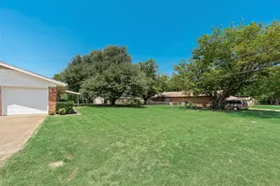 520 Pecan St, Crowley, TX 76036 - Photo 8
