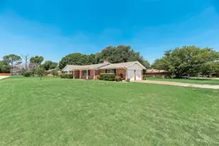 520 Pecan St, Crowley, TX 76036 - Photo 10