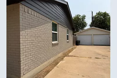 2511 Normont Circle, Fort Worth, TX 76103 - Photo 20