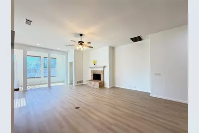 2811 Barco, Grand Prairie, TX 75054 - Photo 4