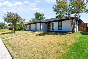 2216 Stonebrook Dr, Carrollton, TX 75007 - Photo 4
