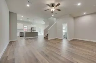 721 N Jefferson St, Pilot Point, TX 76258 - Photo 2