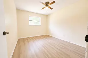 2025 Meadow Glen, Irving, TX 75060 - Photo 10