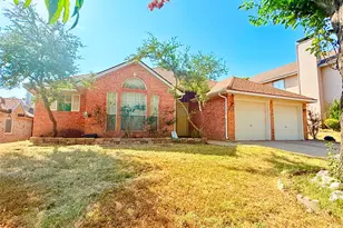 4512 Queenswood Dr, Grand Prairie, TX 75052 - Photo 2