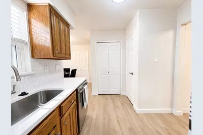 300 Lamesa Court, Irving, TX 75063 - Photo 10