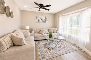 102 E Highland Dr, Irving, TX 75062 - Photo 6