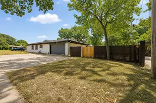 102 E Highland Dr, Irving, TX 75062 - Photo 26
