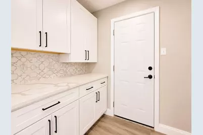 102 E Highland Drive, Irving, TX 75062 - Photo 16