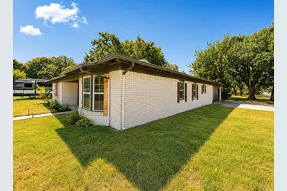 102 E Highland Drive, Irving, TX 75062 - Photo 4
