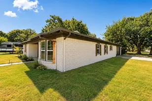 102 E Highland Dr, Irving, TX 75062 - Photo 4