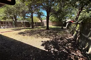 913 Francis St, Lancaster, TX 75146 - Photo 10