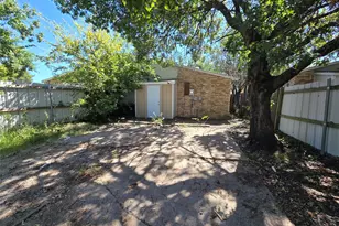 9571 Gonzales Dr, Dallas, TX 75227 - Photo 12