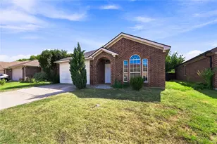 2833 Wakecrest Dr, Fort Worth, TX 76108 - Photo 2