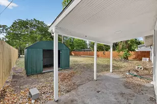 906 Euclid St, Cleburne, TX 76033 - Photo 28
