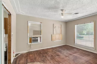 1013 Oak Street, Grand Prairie, TX 75050 - Photo 8