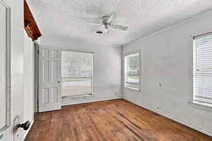 1013 Oak St, Grand Prairie, TX 75050 - Photo 24