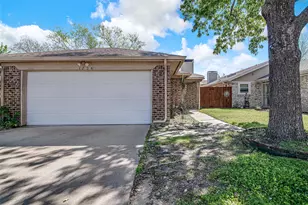 1726 Magnolia Ln, Euless, TX 76039 - Photo 2