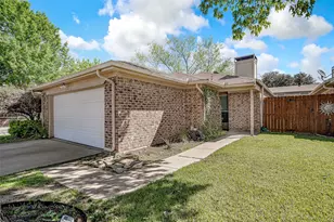 1726 Magnolia Ln, Euless, TX 76039 - Photo 1