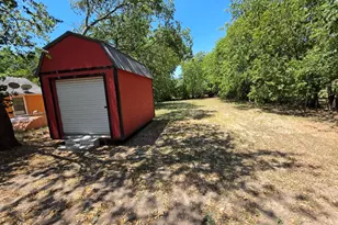 311 Elmo St, Cleburne, TX 76031 - Photo 2