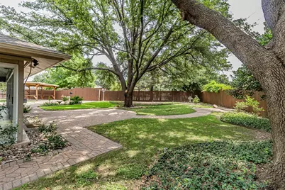 2604 Twinpost Court, Irving, TX 75062 - Photo 16