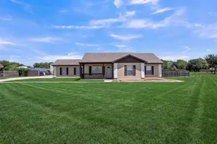 10282 Gentry Dr, Justin, TX 76247 - Photo 2
