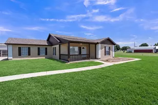 10282 Gentry Dr, Justin, TX 76247 - Photo 4