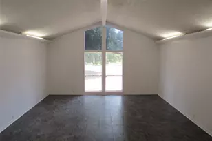 423 W Anders St, Marlin, TX 76661 - Photo 2