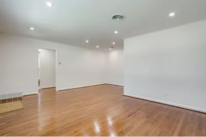 2920 Ryan Place Drive, Fort Worth, TX 76110 - Photo 2